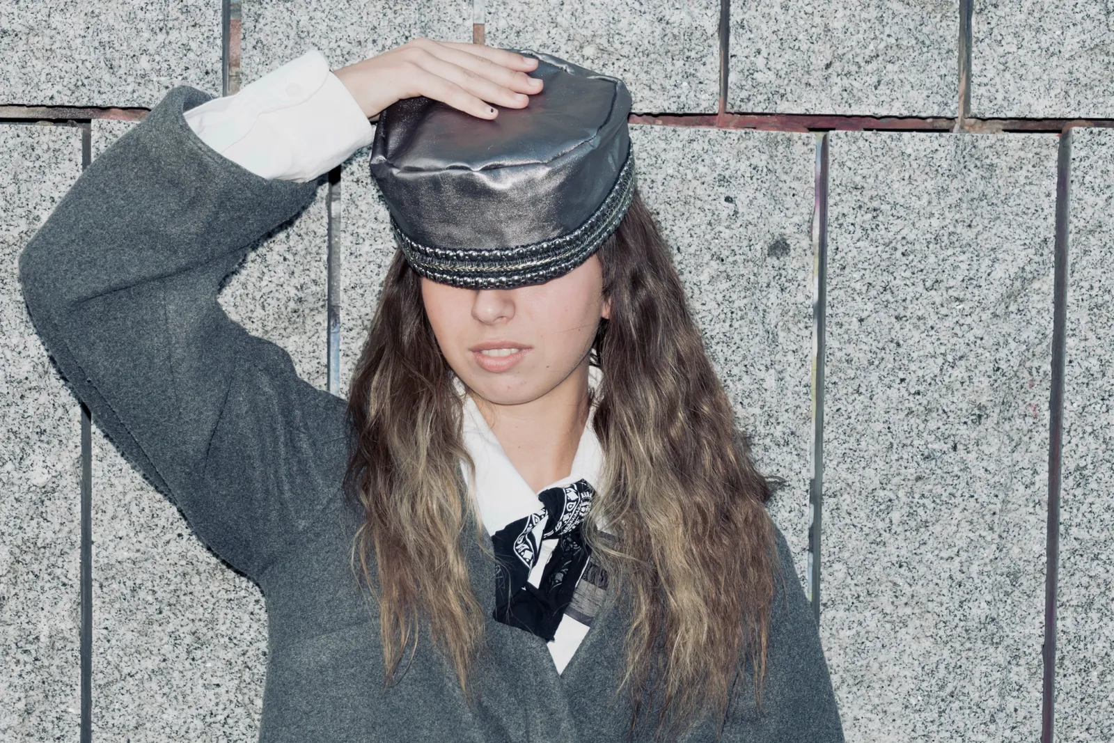 Retrato de Manuela con gorro